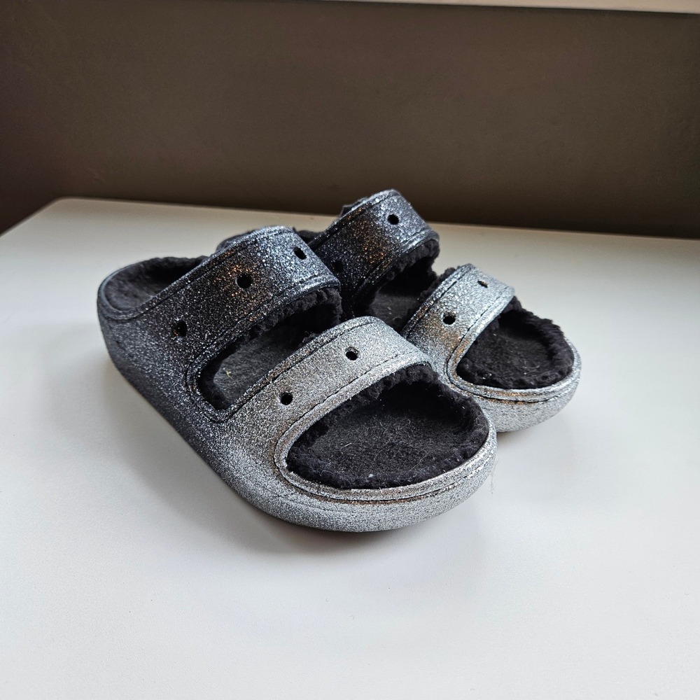 Crocs Classic Cozzzy Sandal Womens 6 Glitter Silver Black Faux Fur Ombre Slip On